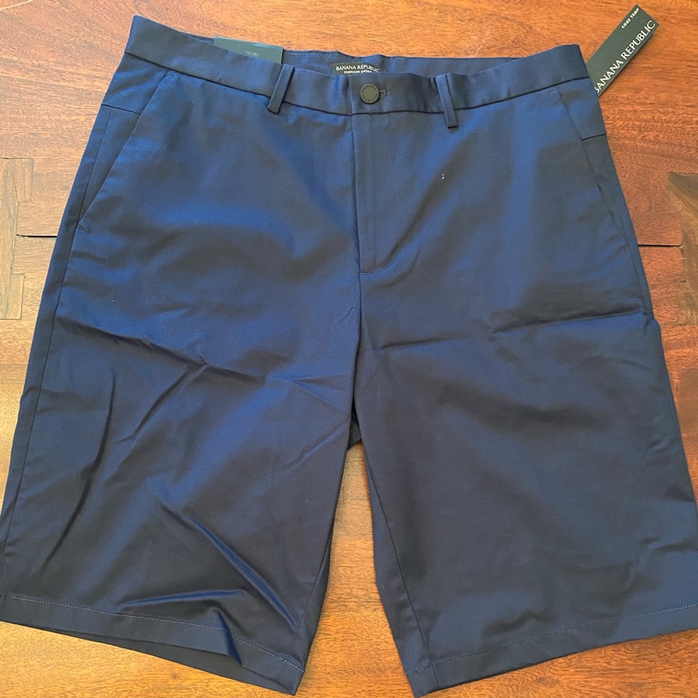 Banana Republic Men’s 11” Emerson Core Temp Shorts